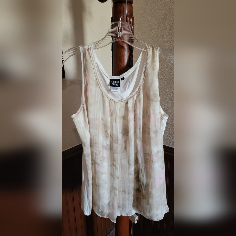 Sleevless blouse
